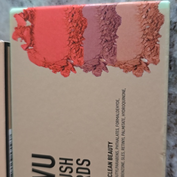 JASON WU EYESHADOW AND BLUSH BUNDLE - Picture 2 of 7